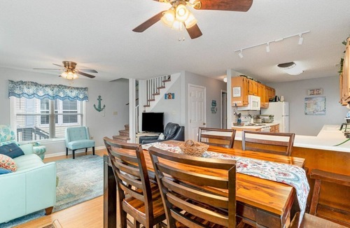 Surfside Beach House | 🌞 DISCOUNTED JUNE 27- JULY 4! OCEANVIEW* 2 GOLF CARTS* LINENS🌊