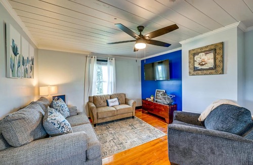 Elkin House | Dobson Farmhouse w/Scenic Porch - Near Vineyards!