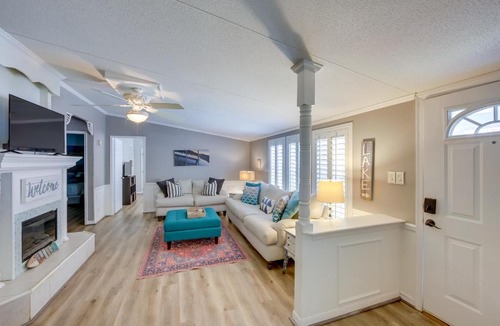 Enchanted Oaks House | Dock, Deck & Kayaks: Home on Cedar Creek Reservoir