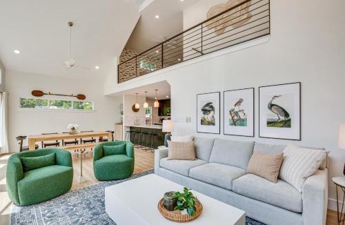 Malakoff House | Dock & Fire Pit: Cedar Creek Lakefront Retreat!