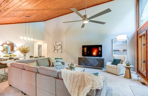 Lake Norman of Catawba House | Dock Holiday - Peaceful Lake Living with Hot Tub