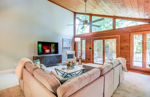 Lake Norman of Catawba House | Dock Holiday - Peaceful Lake Living with Hot Tub
