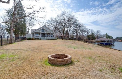 Enchanted Oaks House | Dock & Lake Access: Gem on Cedar Creek Reservoir