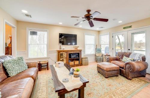 Enchanted Oaks House | Dock & Lake Access: Gem on Cedar Creek Reservoir