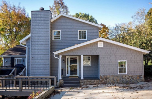 Southmont House | Dockside Dream – Your Perfect Waterfront Escape on High Rock Lake
