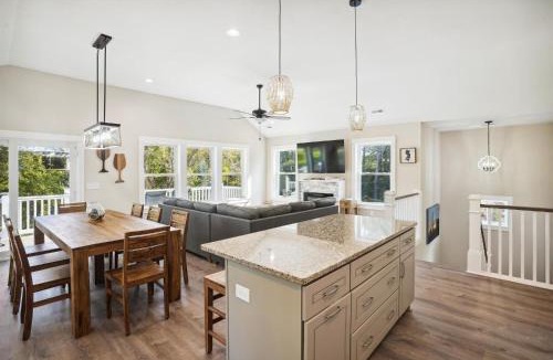 Monteray Shores House | Dog Daze of Summer Pool and Dog Friendly Soundside