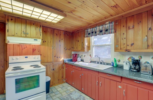 Burnsville Cabin | Dog-Friendly Burnsville Cabin Rental Near Hiking!