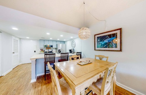 Harbour Town Condo | Dog friendly coastal condo water views, balcony, WD, & AC