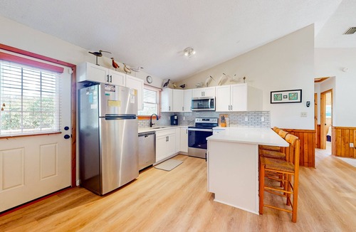 Sea Scape House | Dog-friendly coastal home with balcony, open layout, wood finishes, & AC