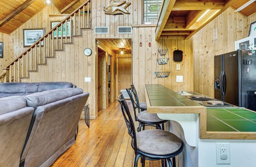 Fanning Springs House | Dog-Friendly Home w/Dock on Suwannee River!