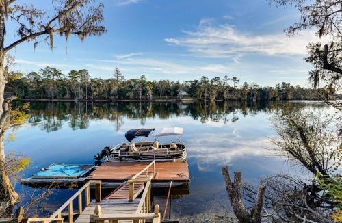 Fanning Springs House | Dog-Friendly Home w/Dock on Suwannee River!