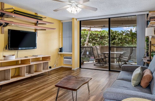Historic Kailua Village Condo | Dog-friendly island gem with balcony, shared pool/hot tub, & beach access nearby