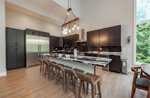 McHenry House | Dog Friendly Lakefront Escape w/20 Bedrooms