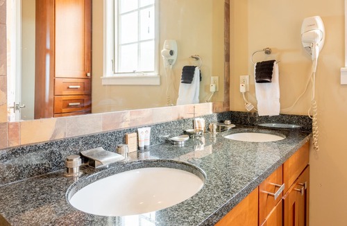 Wolf Laurel Ski Chalet | Dog Friendly Mountain Chalet w/3BR & Amazing Views! Sleeps 10!!