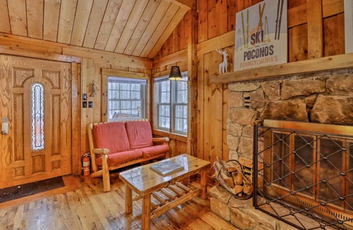 Hickory Hills House | Dog-Friendly Poconos Cabin about 15 Mi to Skiing!