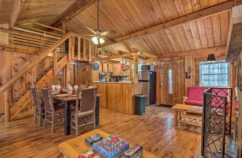 Hickory Hills House | Dog-Friendly Poconos Cabin about 15 Mi to Skiing!