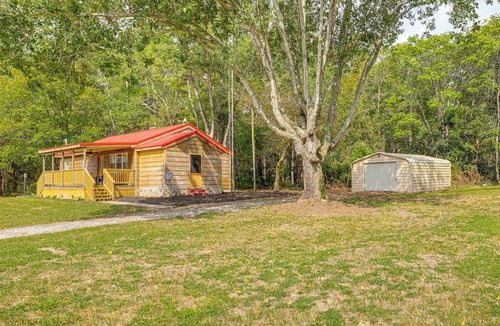 Lincoln Cabin | Dog-Friendly Retreat Near Delaware Bay