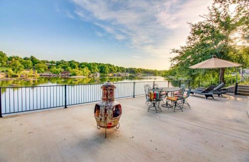 Buchanan Dam House | Dog-Friendly Riverfront Home with Outdoor Space