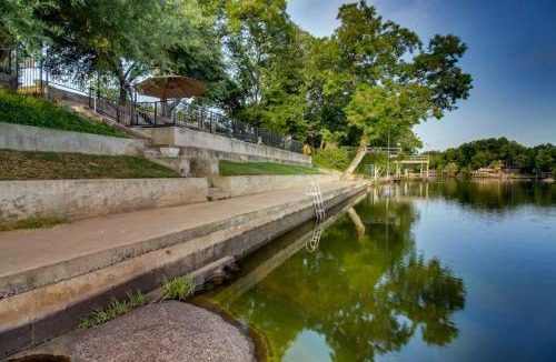 Buchanan Dam House | Dog-Friendly Riverfront Home with Outdoor Space