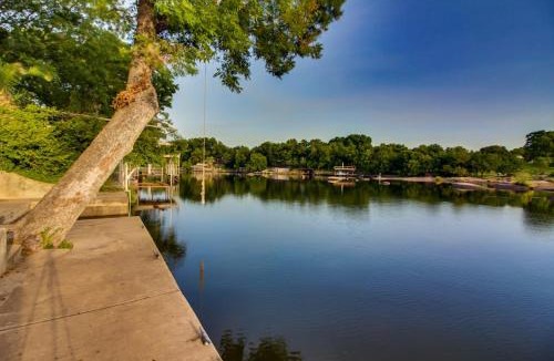 Buchanan Dam House | Dog-Friendly Riverfront Home with Outdoor Space
