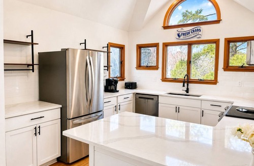 Monteray Shores House | Dog Friendly semi sound front beach-home with pool &hot tub 5min walk to beach