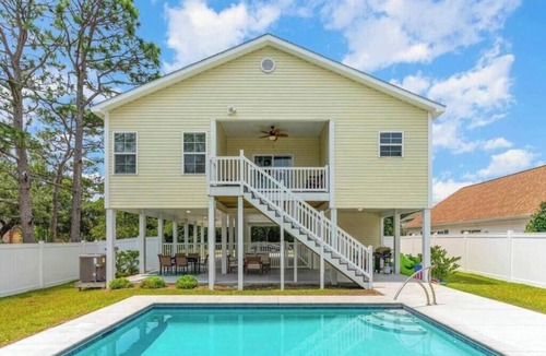 Crescent Beach House | Dog friendly, no pet fee! 4bd home w/private pool.