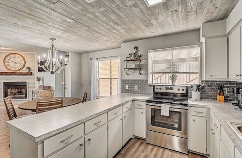 Horseshoe Bay Condo | Dog-friendly Water View Condo With Inviting Porch, AC, W/d, & Modern Charm