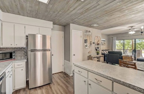 Horseshoe Bay Condo | Dog-friendly Water View Condo With Inviting Porch, AC, W/d, & Modern Charm