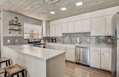 Horseshoe Bay Condo | Dog-friendly Water View Condo With Inviting Porch, AC, W/d, & Modern Charm