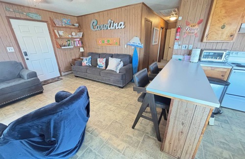 Kill Devil Hills Cottage | DOGS AND DAY DREAMS! August & September dates available
