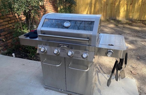 Savannah House | Dogs love the fenced backyard - 15 mins to Downtown