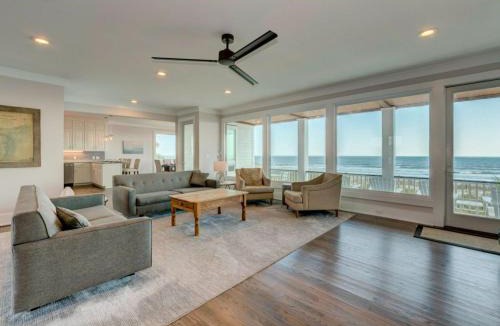 Isle of Palms House | 'Dolphin Manor' OCEAN FRONT, PRIVATE POOL, HOT TUB, PUTTING GREEN!