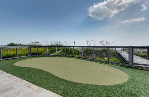 Isle of Palms House | 'Dolphin Manor' OCEAN FRONT, PRIVATE POOL, HOT TUB, PUTTING GREEN!