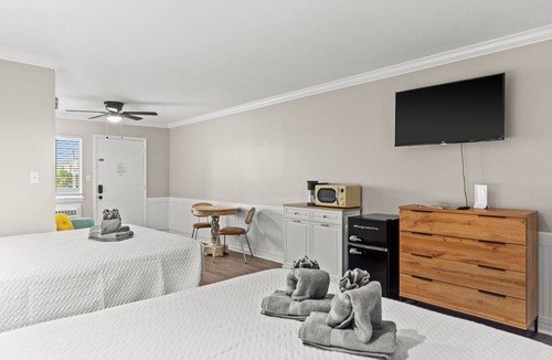 Carolina Beach Hotel | Double Queen Room Hotel- 2 Pools, Near Beach/Boardwalk, No Pets Allowed