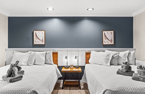 Carolina Beach Hotel | Double Queen Room Hotel- 2 Pools, Near Beach/Boardwalk, No Pets Allowed
