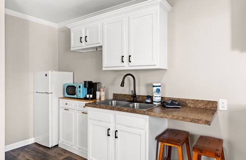 Carolina Beach Hotel | Double Room with Kitchenette Hotel- 2 Pools, Near Beach/Boardwalk, No Pets