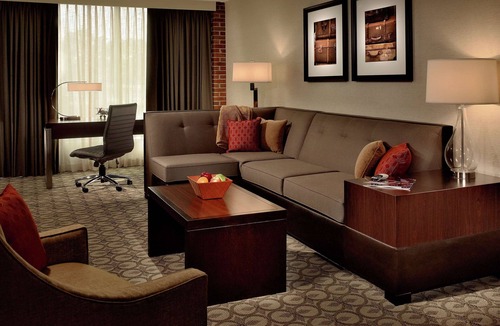 North Charleston Hotel | DoubleTree by Hilton Hotel & Suites Charleston Airport