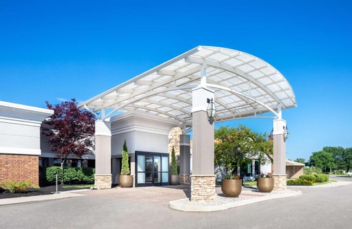 Thurston Hotel | DoubleTree by Hilton Ann Arbor, MI
