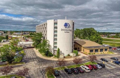 Appleton Hotel | DoubleTree by Hilton Appleton, WI
