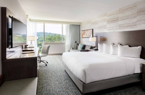 Crestline Heights Hotel | DoubleTree by Hilton Birmingham Perimeter Park