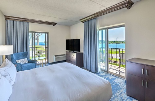 Port Huron Hotel | DoubleTree by Hilton Hotel Port Huron