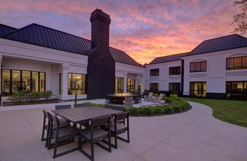 Novi Hotel | DoubleTree by Hilton Hotel Detroit Novi