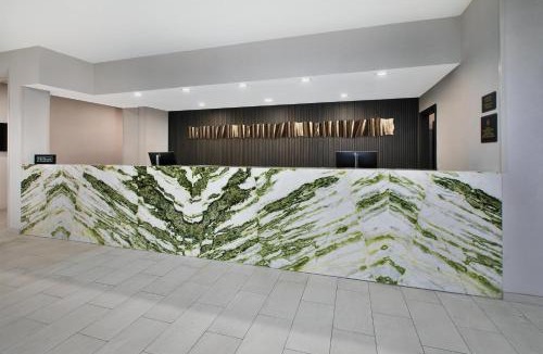 Novi Hotel | DoubleTree by Hilton Hotel Detroit Novi