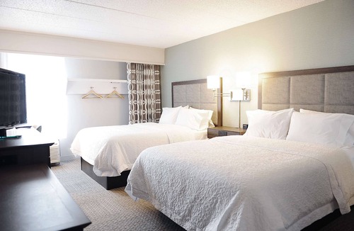 Dulles Town Center Hotel | DoubleTree by Hilton Sterling - Dulles Airport