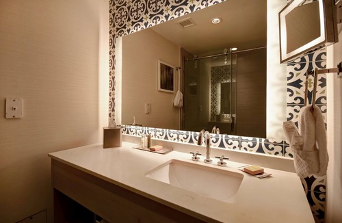 Northeast Virginia Beach Hotel | DoubleTree by Hilton Virginia Beach Oceanfront South