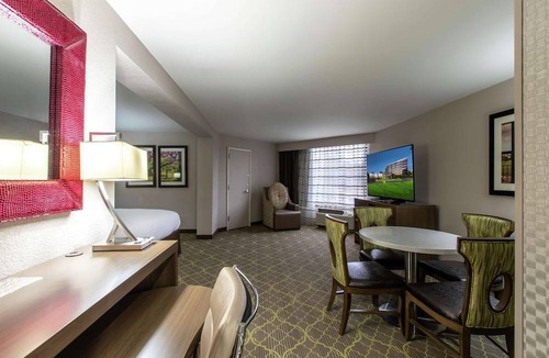 Winston - Salem Hotel | DoubleTree by Hilton Winston Salem - University, NC
