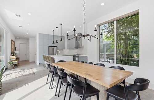 Bouldin House | Downtown 6 bedroom house with pool. Walk to ACL