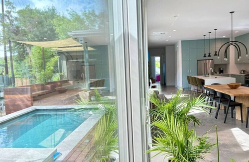 Bouldin House | Downtown 6 bedroom house with pool. Walk to ACL