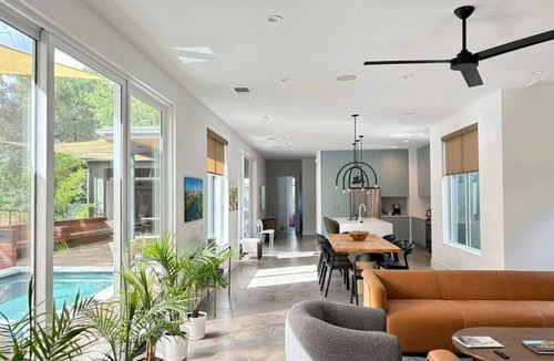 Bouldin House | Downtown 6 bedroom house with pool. Walk to ACL