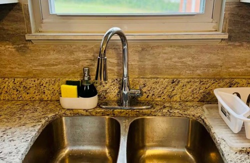 East Riverdale Apartment | Downtown Access Huge Backyard Free Parking